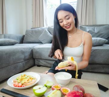 woman eating after teeth whitening