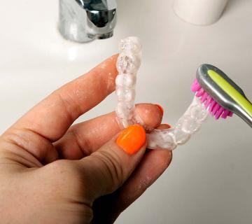 how to clean invisalign
